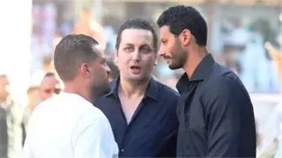 عزاء والد محمد الشناوي يشهد حضورا من لاعبي الأهلي وجماهير كفر الشيخ