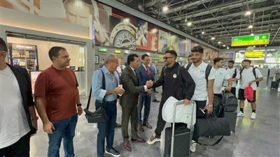  أشرف صبحي يودع الفراعنة بمطار القاهرة قبل معركة بوركينا فاسو