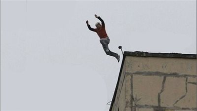 واقعة مأساوية بالجيزة.. نجل رجل أعمال ينتحر بالقفز من الطابق الحادي عشر