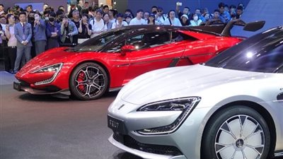 ثورة «السيارات الكهربائية» تقلص اعتماد العالم على البنزين