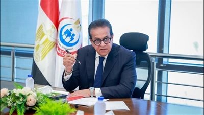 وزير الصحة يحيل واقعة فقدان بصر مرضى للنيابة