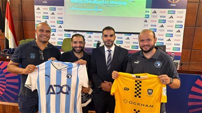 قمصان بيراميدز في متحف فيفا قبل قمة الإنتركونتيننتال