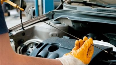 تجنب الخسائر.. «خرافات» منتشرة عن زيت موتور السيارة