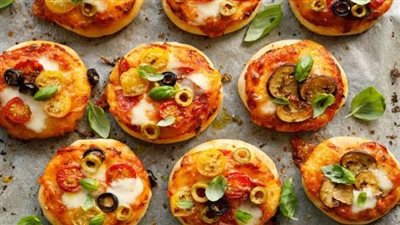 «ميني بيتزا» مثالية للانش بوكس.. وصفة سهلة وسريعة 