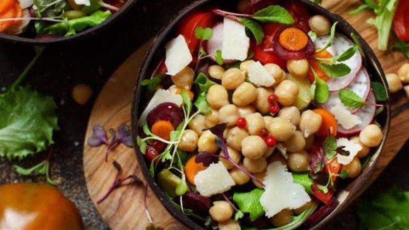 سلطة الحمص بالزبادي