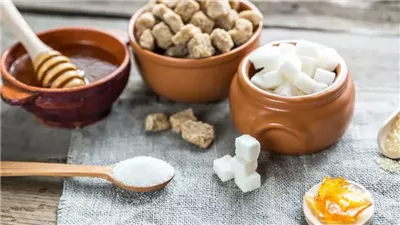 ٥ بدائل طبيعية للسكر الأبيض تمنحك حلاوة صحية