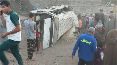 حادث انقلاب ميكروباص ببني سويف يسفر عن وفاة وإصابة شابين