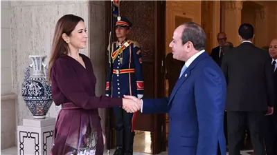 الرئيس السيسي يستقبل ملكة الدنمارك وسط ترحيب رسمي كبير