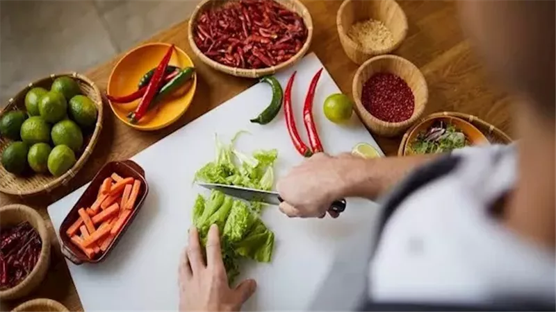 أطعمة تضر المعدة