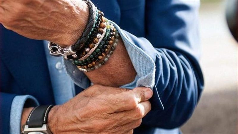 حكم لبس الأساور للرجال