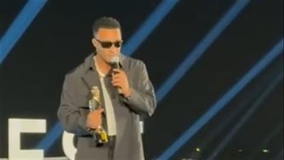 محمد رمضان يهدي تكريمه لوالده الراحل بكلمات مؤثرة