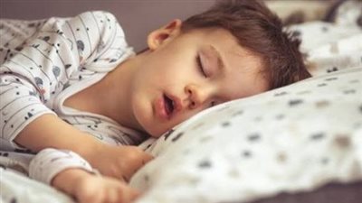 طرق فعالة لتهدئة سخونية الأطفال بسرعة وبأمان