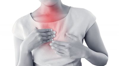 ألم الصدر بعد الطعام.. علامة تكشف اضطراب الحموضة