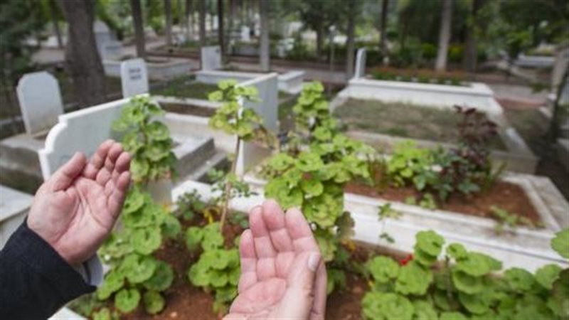 الدعاء للميت 