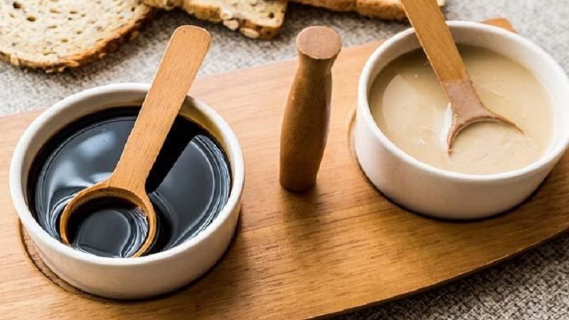 العسل الأسود والطحينة