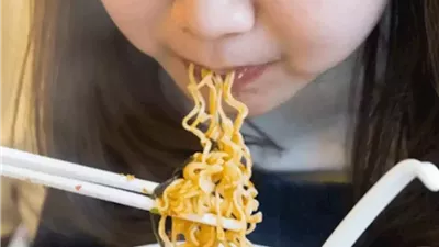 كارثة صحية.. أضرار الشعرية سريعة التحضير على الأطفال