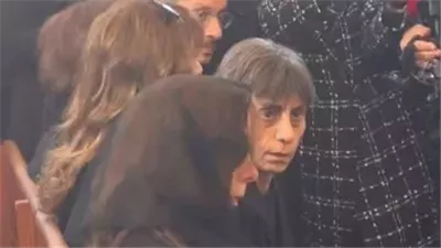 فيروز تشيع نجلها بجنازة مهيبة وريما الرحباني تساندها