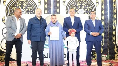 محافظ الجيزة يسلم عقود 256 وحدة سكنية بـ«الديسمي الحضاري»