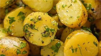 «سحور رمضاني خفيف».. كيف تحضرين طبق البطاطس المتبلة بالكمون والليمون؟