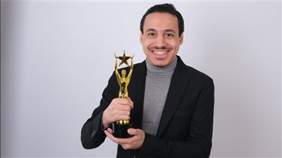 الفنان مينا بولس.. من «واجهة الإعلانات» إلى منصات التتويج