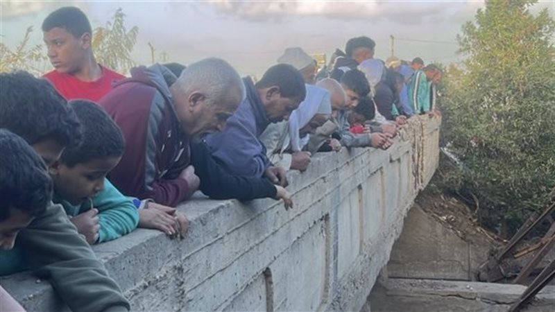  خلال انتظار خروج جثمان الطفلة