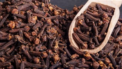 فوائد القرنفل المذهلة للصحة والجمال والحالة النفسية