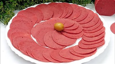 طريقة عمل اللانشون البيتي بخطوات احترافية.. وداعاً للمواد الحافظة