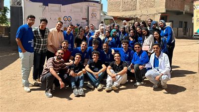 «شفاء وابتسامة».. قافلة طبية شاملة لطلاب صيدلة جامعة سفنكس تخدم مئات الأسر بقرية الشيخ راجح بأسيوط