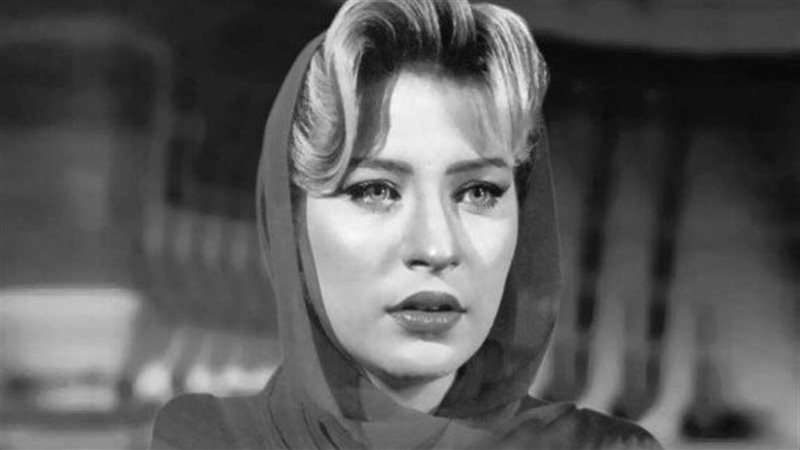 الفنانة شيرين سيف النصر