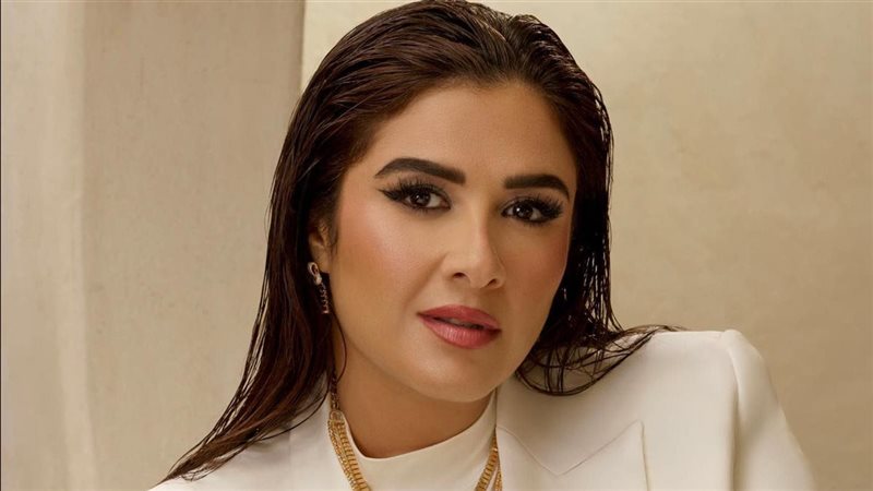 ياسمين عبد العزيز